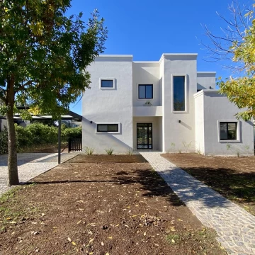 CASA EN VENTA EN SAN MATIAS - A ESTRENAR - INTERNA - 6 AMBIENTES