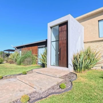 Casa en Venta con gran parque y pileta - Barrio San Matias, Escobar