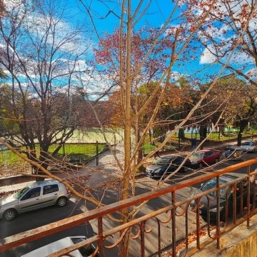 Excelente PH para refaccionar con terraza propia edificable