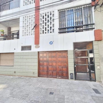 DEPARTAMENTO 2 DORMITORIOS EN PLANTA BAJA CON COCHERA EXCLUSIVA Y PATIO - PRÓXIMO ALTO ROSARIO