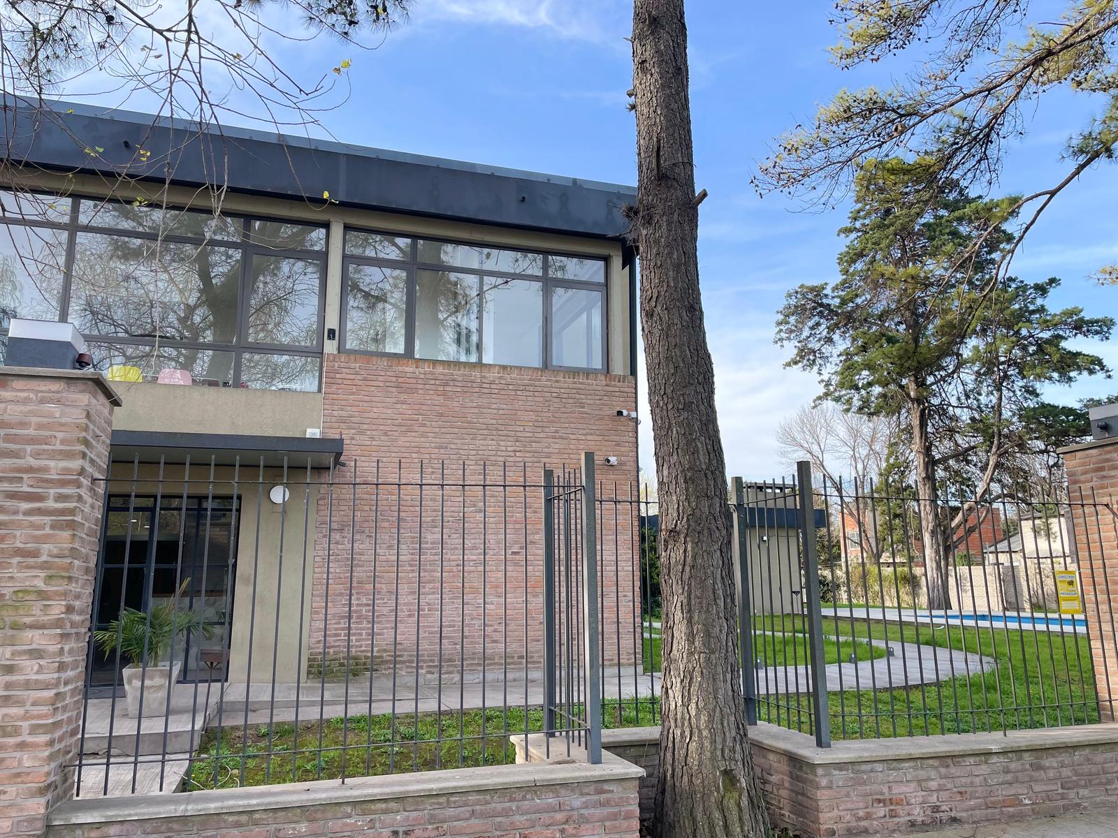 Frente exterior de la propiedad