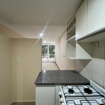 Alquiler Departamento 1 Dormitorio con Patio y Balcon Av Pellegrini Rosario Facultades UCA