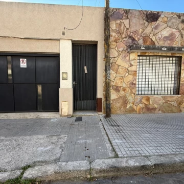 Venta Casa Echesortu Rosario - Interna Unica A TERMINAR - Dos dormitorios Amplio Jardin - No PH