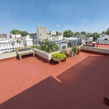 Venta Casa 4 ambientes en Liniers con patio y terraza