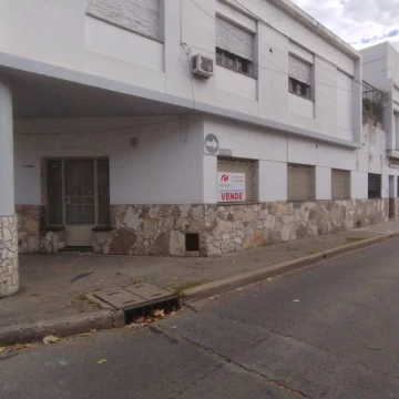 Bº Azcuénaga Oportunidad: P.B 2 dormitorios