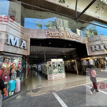ALQUILER – Local comercial de doble altura en Galería Pasaje Muñoz, Centro de Córdoba