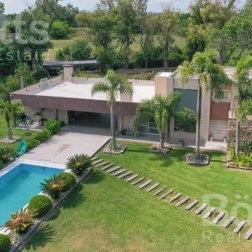 Casa de alto nivel  en  Cortines - Lujan