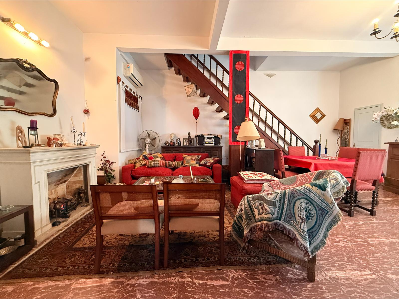 VENTA. CASA EN DOS PLANTAS. La Lucila. 7 AMBIENTES.PERMUTA - Principal