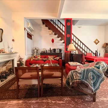 VENTA. CASA EN DOS PLANTAS.  La Lucila. 7 AMBIENTES.PERMUTA