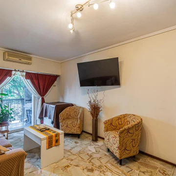 Venta | Departamento | 4 ambientes con dependencia | Flores | 1er piso 