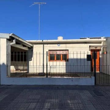 Casa en venta, de 3 dormitorios. La Plata