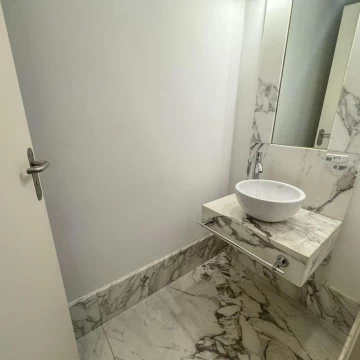 1782502300.jpg