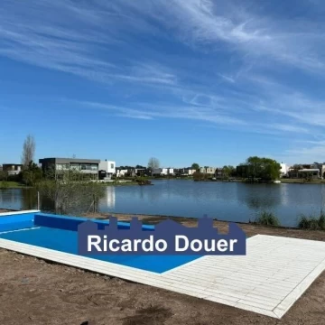 Casa  en Venta en El Cantón con salida a la laguna y vista al golf, Escobar, G.B.A. Zona Norte