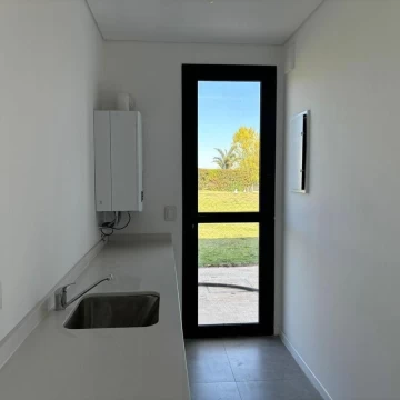 1782502381.jpg