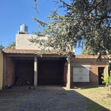 VENTA TERRENO Y PROPIEDAD A TERMINAR EN GUILLERMO ENRIQUE HUDSON.