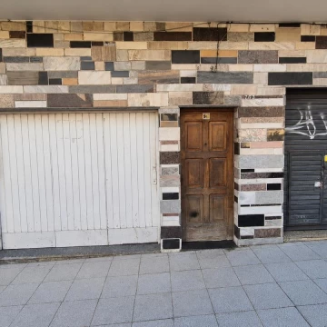 VENTA PH 3 AMBIENTES EN BERNAL OESTE, CON GARAJE Y LOCAL AL FRENTE.