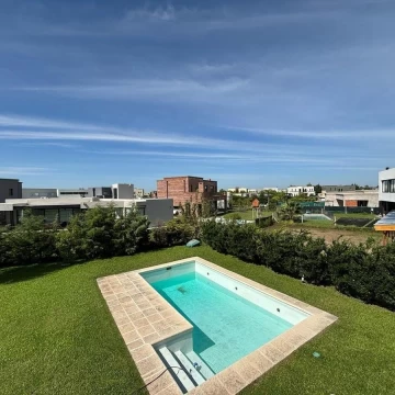 1782503195.jpg