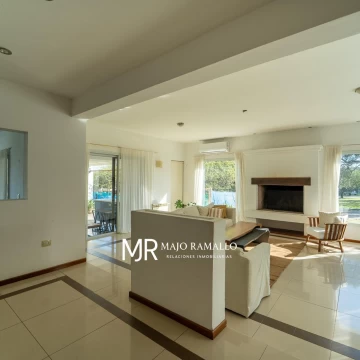 Casa en Venta 3 dorm - Altos del Golf