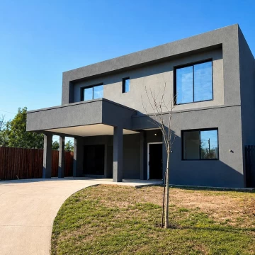 CASA EN VENTA. BARRIO SANTA ANA, VILLANUEVA, TIGRE