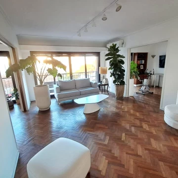 Venta departamento 4 ambientes en Av. del Libertador piso alto muy luminoso