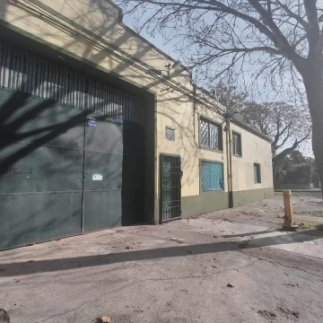 Alquiler Local Deposito en Brazo Oriental Ingreso Camiones Cámara Frigorífica Próximo Nuevo Centro