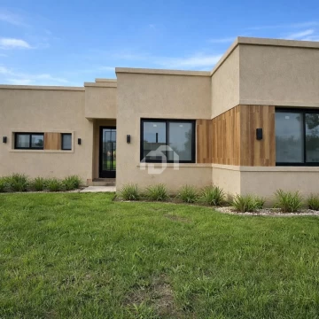 Casa  en Venta en Santa Elisa, Pilar del Este, Pilar