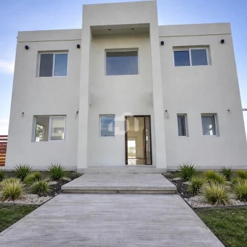Casa  en Venta en Santa Sofía, Pilar del Este, Pilar