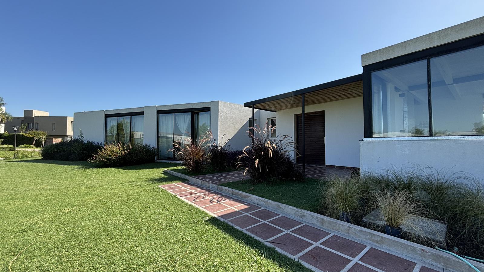 Casa de 2 dormitorios en Escobar, barrio cerrado, foto 2