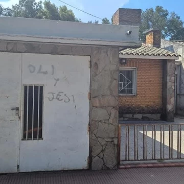 CASA DE 2 DORMITORIOS CON ESPACIO VERDE  FISHERTONG