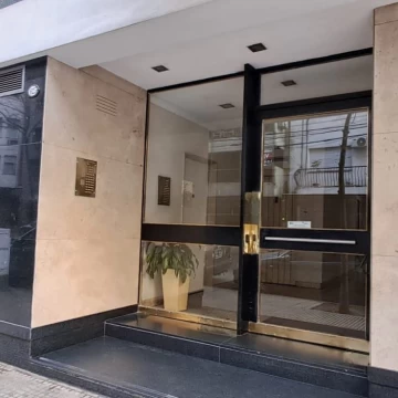 Departamento 2 ambientes amoblado, balcón y baulera en venta en Recoleta