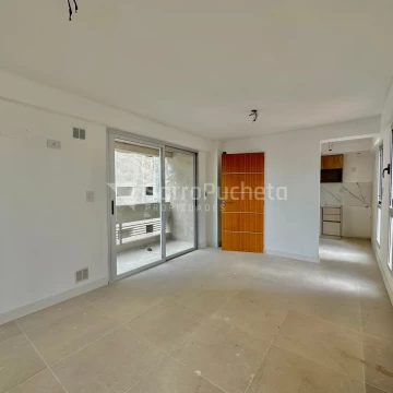 Venta departamento 2 ambientes con balcón y cochera en Morón Sur.