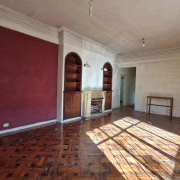 Venta PH 7 ambientes patio y cochera. A refaccionar. Apto Crédito en Barracas