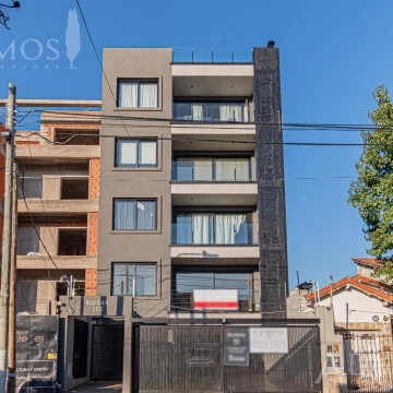 VENTA DEPARTAMENTO DE POZO 2 AMB CON COCHERA EN RAMOS MEJIA - 57M2