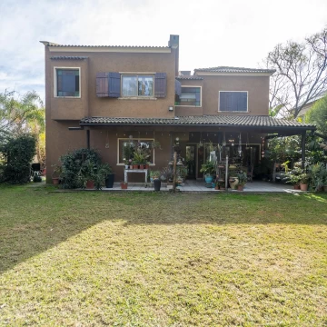 Casa en Barrio cerrado- Villanueva