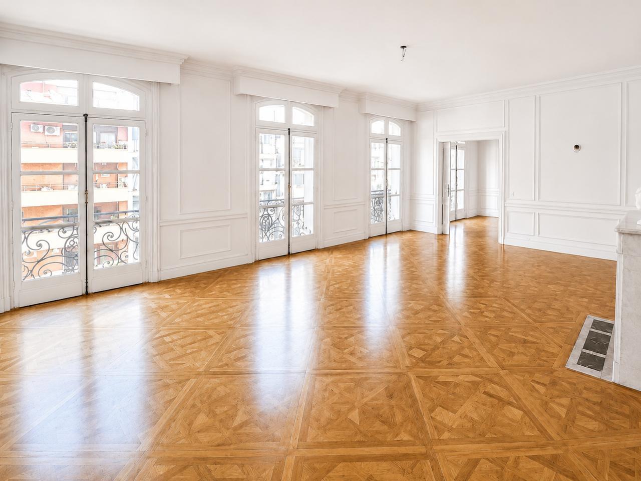 Exclusivo piso de alto nivel en edificio francés icónico en La Isla - Principal