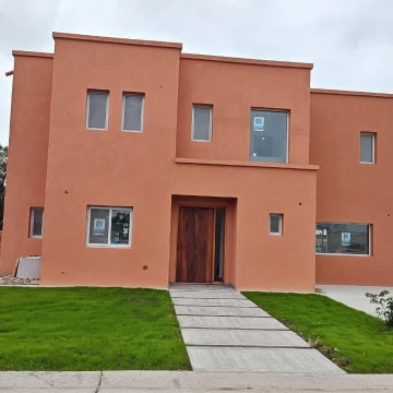 Casa Alquiler - 3 Dormitorios - Santa Sofia - Pilar del Este