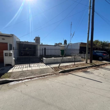 venta casa 4 dormitorios 2 baños en Quintas de Arguello IDEAL INVERSOR 