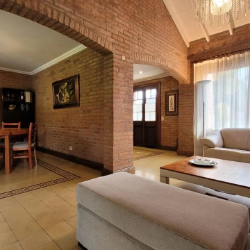 Casa clásica en La Delfina