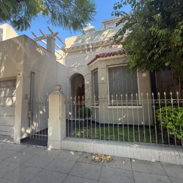 Excelente Casa /Terreno en venta en  Villa Devoto