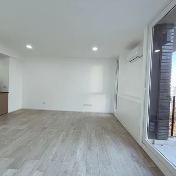 Departamento de un ambiente en Almagro con balcón