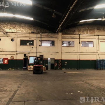 Depósito en  Venta y alquiler en Tres de Febrero