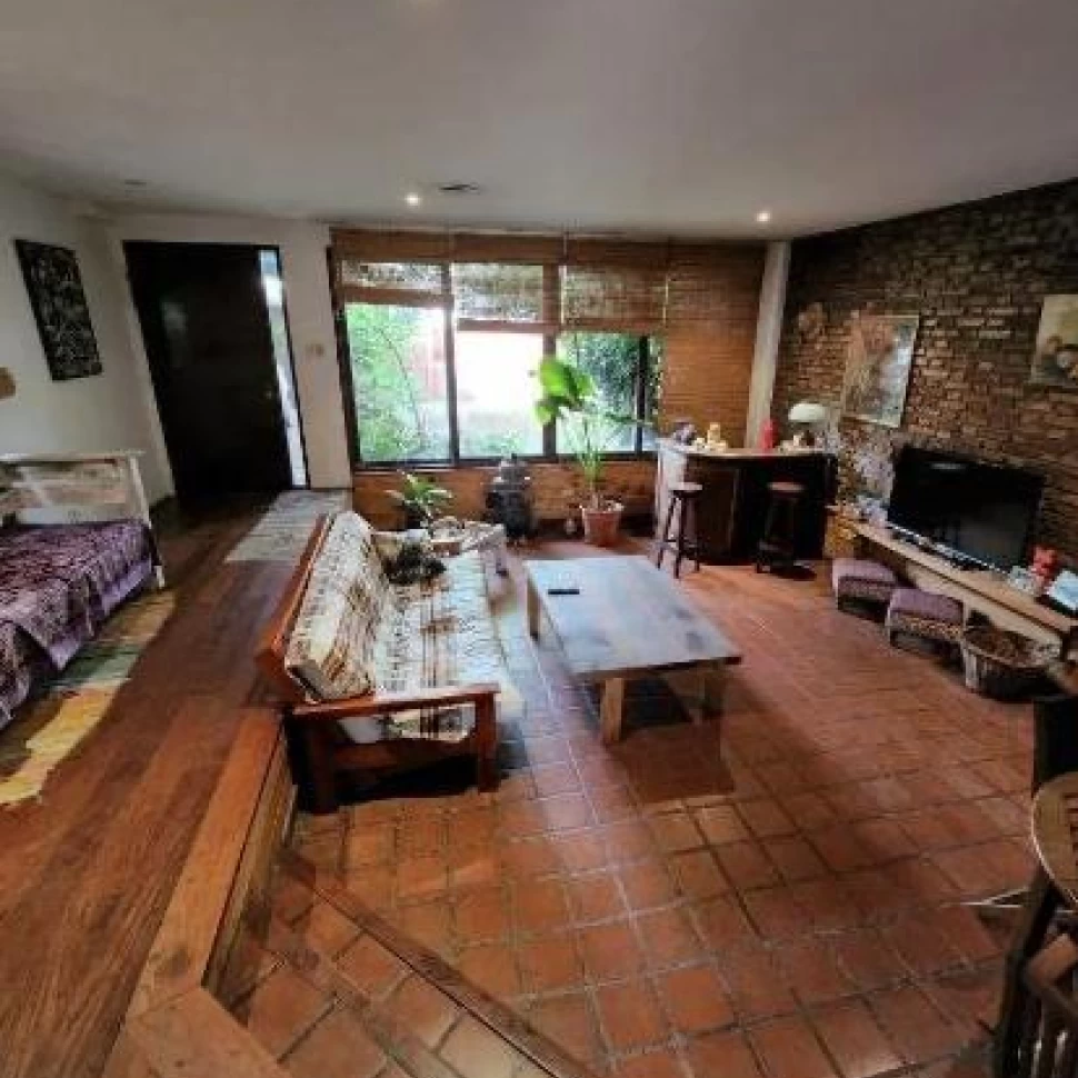 VENTA CASA 6 AMBIENTES CON 2 SUITES Y COCHERAS - MATADEROS