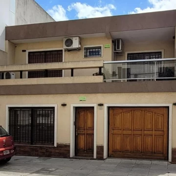 Venta Casa 5 ambientes en Velez Sarsfield, patio y cocheras