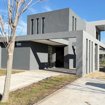 Casa en Venta 3 dorm San Ramon Pilar del Este