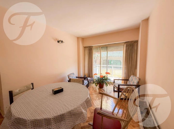 4 Ambientes al frente con balcon - Once