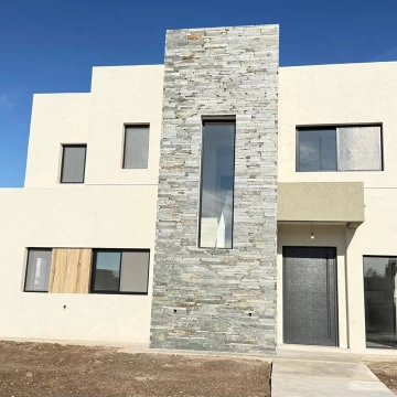 Casa en Venta 3 dormitorios + escritorio Barrio Santa Elisa Pilar del Este