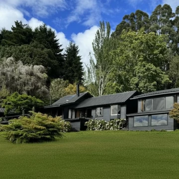 Exclusiva Residencia de Lujo "Los Pumas" en Lago Ranco – Patagonia Chilena.