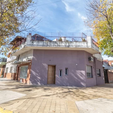 VENTA PH de 3 ambientes al frente con terraza Barrio Villa Real