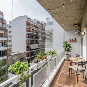 Piso · Departamento · En Venta · 3 Ambientes con Dependencia · cochera · Luminoso · Coghlan