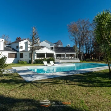 Casa en Venta sobre Golf en Country San Diego Moreno  Acceso Oeste km 42
